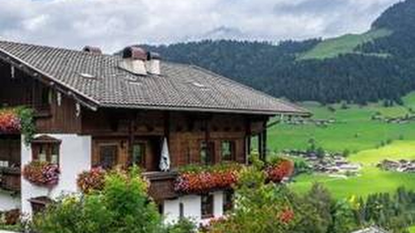 Wohnhaus in grüner Berglage